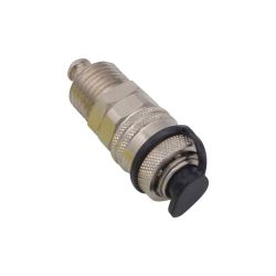 Collegamento dell'acqua per Rotador Spray Vac, metallico, forma cilindrica, con cappuccio nero.